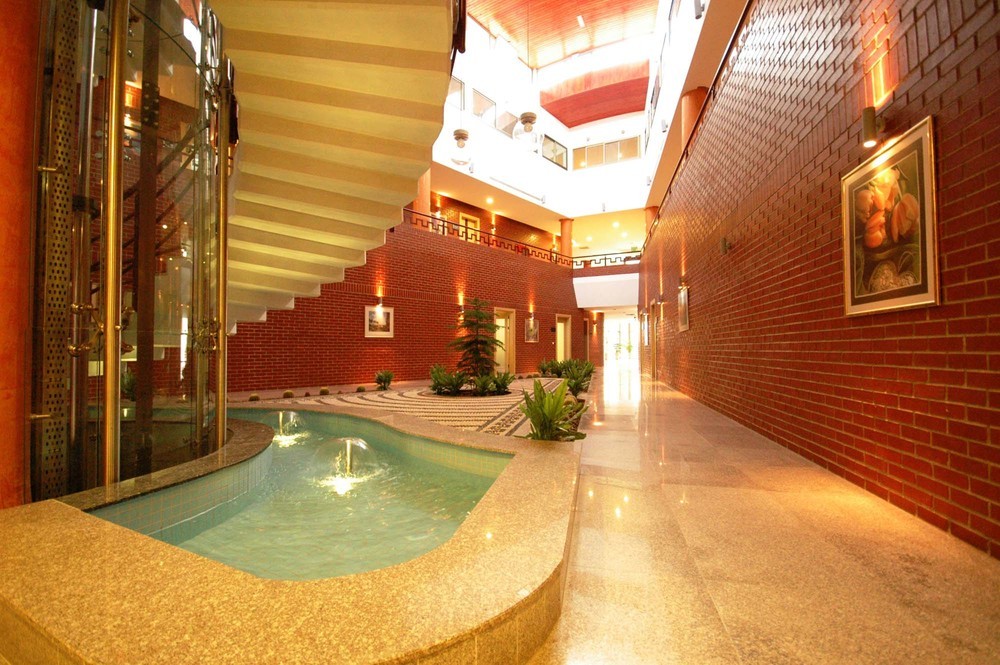 ATRIUM 1.JPG