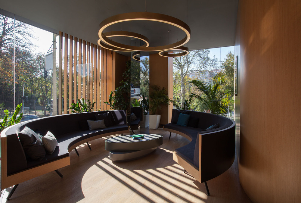 slasharchitects-bati-dental-policlinic-12-lobby-lounge-curved-couch.jpg