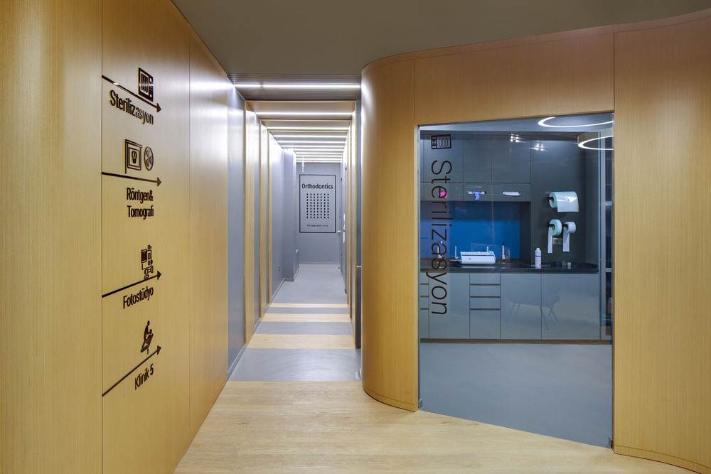 slasharchitects-bati-dental-policlinic-16-graphics-interior-sterilization-room.jpg