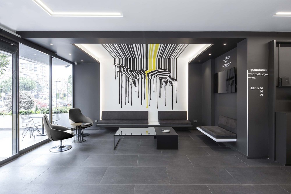 slasharchitects-dentcraft-polyclinic-01-mobilya-tasarımı-graphic-wall-paint-duvar-resmi-ceiling-design-lounge-cool-modern.jpg