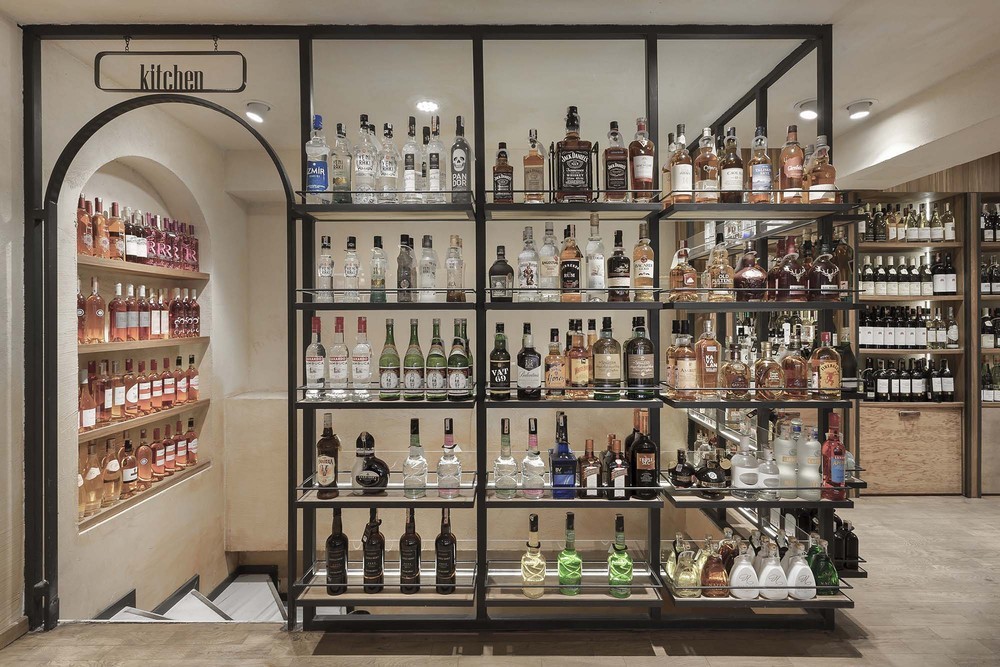20-slasharchitects-milanogourmet- wine-bibliotecha-bottles-seperator.jpg