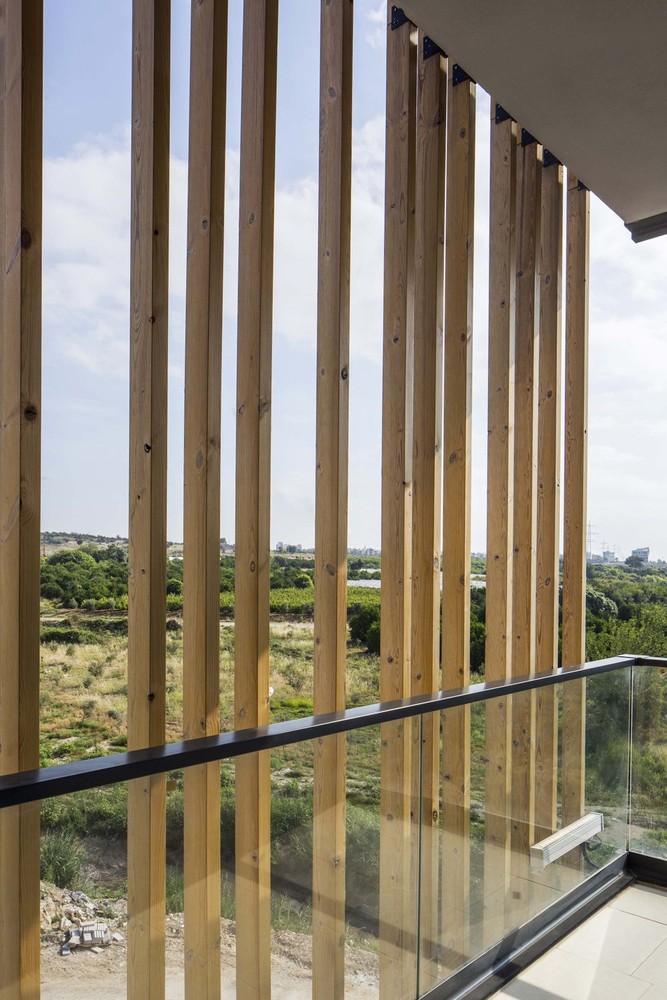 slasharchitects-perspective-offices-13-balcony-wood-seperator.jpg