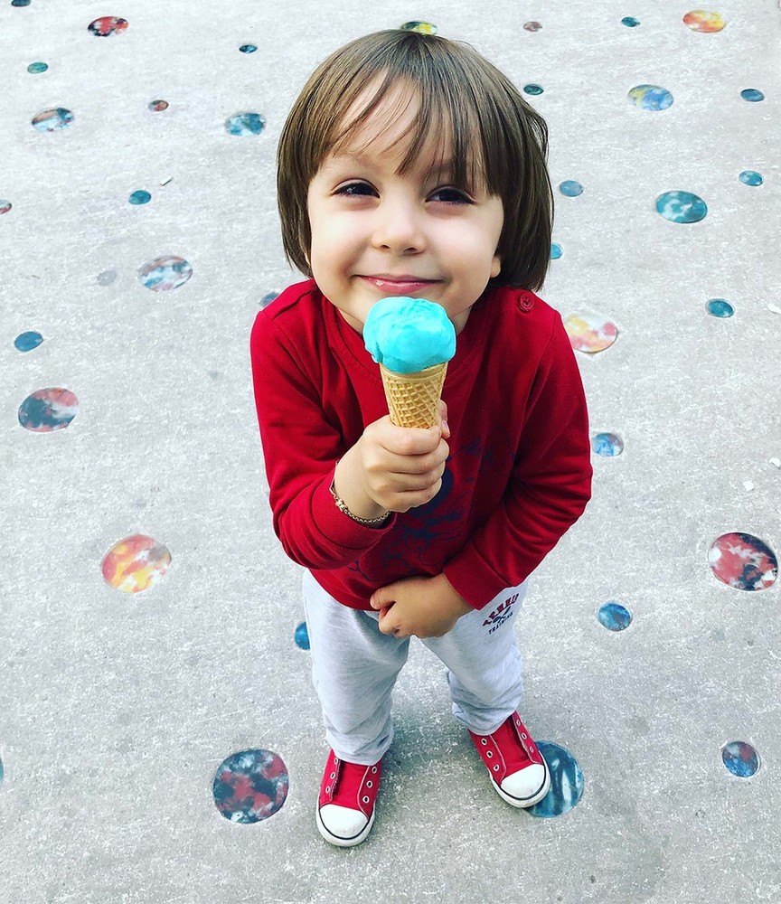 11-HAMAMYOLU URBAN DECK-kid eating blue ice cream on colored glass floor.jpg