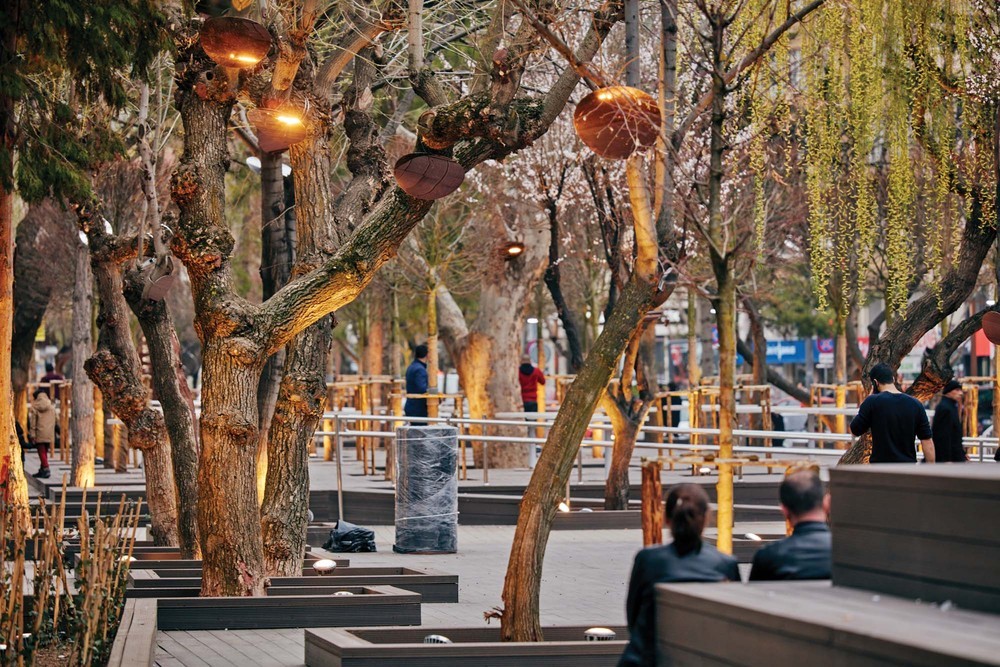 39-HAMAMYOLU URBAN DECK-urban earrings lighting elements hanged on the trees.jpg