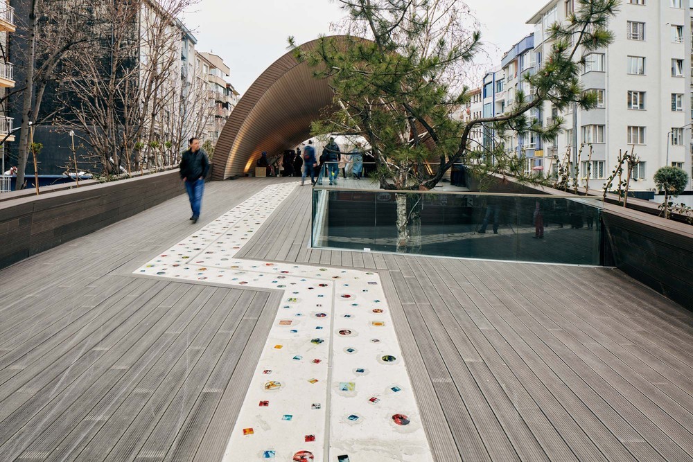 44-HAMAMYOLU URBAN DECK-bridge with existing tree.jpg