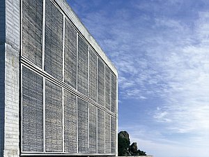 B2-frontfacadeclosed.jpg