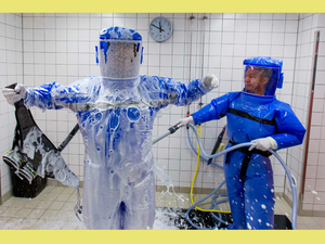 Physician_Thomas_Klotzkowski_cleans_Florian_Steiner.jpg