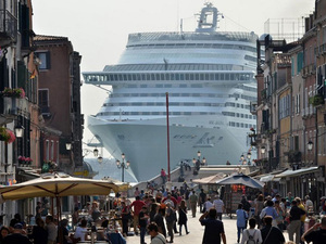 veniceship2.jpg
