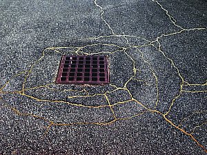 sidewalk_kintsukuroi