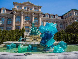 modern-art-chihuly-glass-sculptures-300417-738-07.jpg