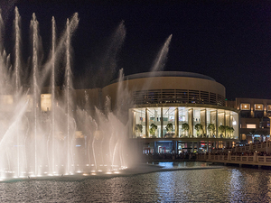 apple dubai mall 12.jpg