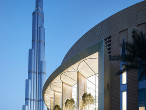 apple dubai mall 4.jpg