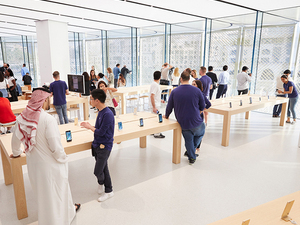 apple dubai mall 8.jpg