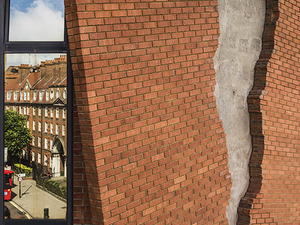 alex-chinneck-six-pins-half-dozen-needles-designboom-06730.jpg