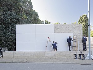 Mies Van Der Rohe Pavilyonu Şimdi Bembeyaz
