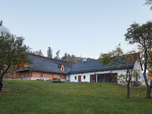 lenka-mikova-reconstructed-barn-designboom-16730.jpg
