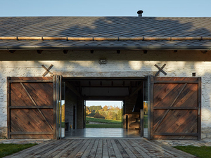 lenka-mikova-reconstructed-barn-designboom-2730.jpg