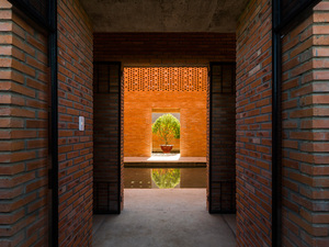 tropicalspace04.jpg