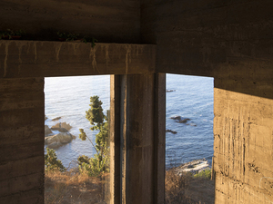 loba-house-pezo-von-ellrichshausen-architecture-residential-chile-concrete_dezeen_1704_col_18730.jpg