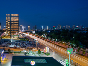 Night-View_AnkaraOfficeTower-Florian-Holzherr.jpg