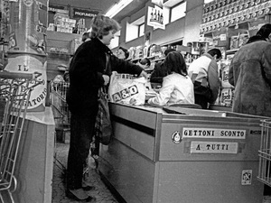 Milano_Supermarket_1983_creative_commons.jpg