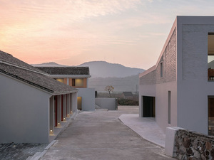 LostVilla_Huchen_Barn_Resort_4.jpg