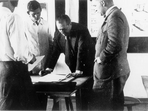 11-Mies-Class_at_Bauhaus.jpg