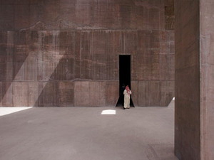 valerio-olgiati-pearling-path-entrance-muharraq-bahrain-designboom-06.jpg