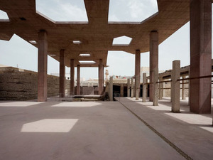 valerio-olgiati-pearling-path-entrance-muharraq-bahrain-designboom-09.jpg