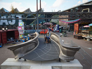 8.MX3D-Printed-Bridge-at-DDW-by-Adriaan-de-Groot.jpg