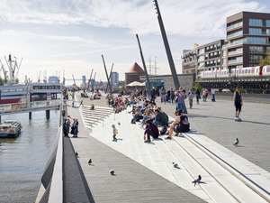 03_ZHA_HamburgRiverPromenade_©PietNiemann.jpg