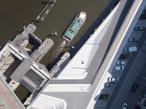 20_ZHA_HamburgRiverPromenade_©PietNiemann.jpg