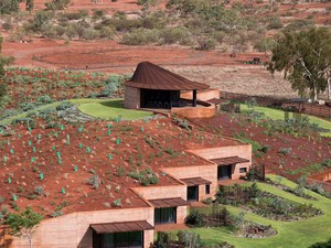 luigi rosselli architects   the great wall of WA   04.jpg
