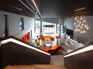 AAKingKong-Dock_G6_photo_Arthur_Pequin_4-hall_depuis_mezzanine.jpg