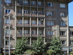 apartman doktorlar cad. cephesi.JPG