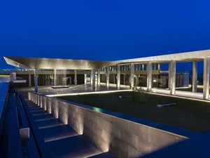 24 Avci Architects_Kintele_Piazza.jpg