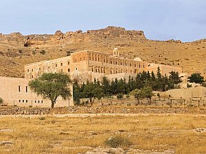 Deyrulzafaran Manastırı Ziyaretçi Karşılama Merkezi