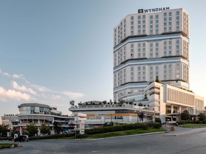 Piramit-Wyndham-DSCF9341 (Custom).JPG