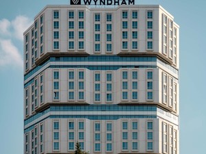 Piramit-Wyndham-DSCF9782 (Custom).JPG