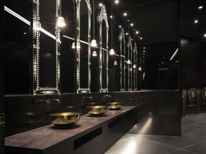 MW_MondrianDoha_Blackorchid_toilet_01.jpg