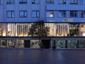 slasharchitects-bati-dental-policlinic-01-front-facade-night-lighting.jpg