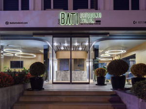 slasharchitects-bati-dental-policlinic-03-entrance-lobby.jpg