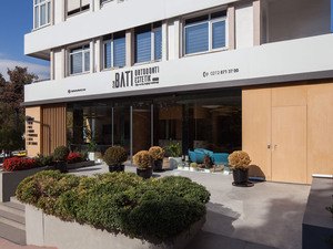 slasharchitects-bati-dental-policlinic-11-main-entrance.jpg