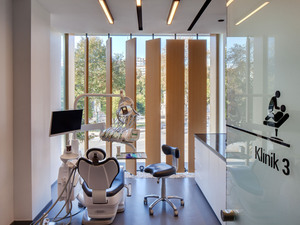 slasharchitects-bati-dental-policlinic-27-wood-panels.jpg