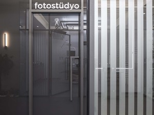 slasharchitects-dentcraft-polyclinic-22-minimal-black-frane-siyah-dograma.jpg