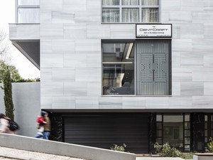 slasharchitects-dentcraft-polyclinic-25-minimal-clinic-facade.jpg