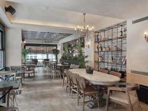 10-slasharchitects-milanogourmet- restaurant-library-green-wall-chandelier-italian-identity.jpg