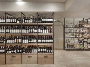 21-slasharchitects-milanogourmet- wine-display-sergi-exhibition.jpg