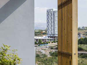 slasharchitects-perspective-offices-14-green-balcony-wood-seperator.jpg