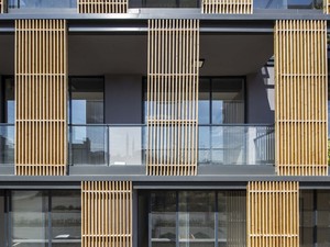 slasharchitects-perspective-offices-15-wood-seperator-transparent-facade-design.jpg